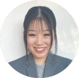 女性スタッフ