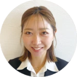 女性スタッフ